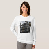 Gestapelde ordnantie klaar om te worden geladen t-shirt (Voorkant volledig)