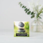 Gestapelde stenen in de gras vierkante visitekaartje (Staand voorkant)