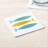 Gestapelde vis kartonnen onderzetters (Schuin)