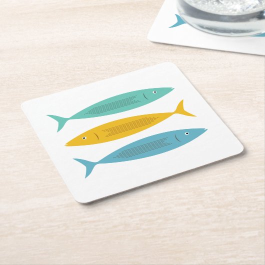 Gestapelde vis kartonnen onderzetters (Schuin)