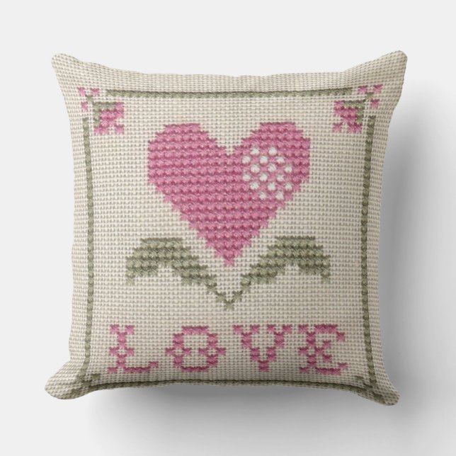 Gestikt met Hart: Cross-Stitched Love Design Kussen (Voorkant)