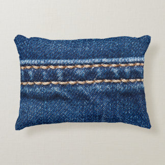 Gestikte denim: close-up jeans textuur. accent kussen