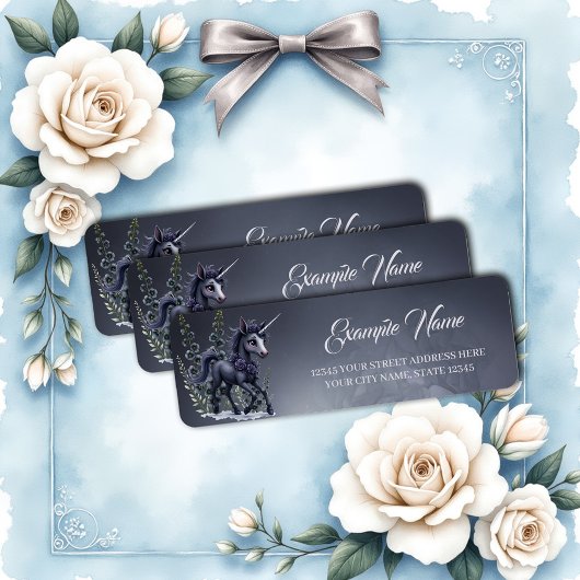 Gestileerde eenhoorn in bloemenpracht. etiket