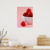 Gestileerde foto van verse rode aardbeien op roze poster (Keuken)