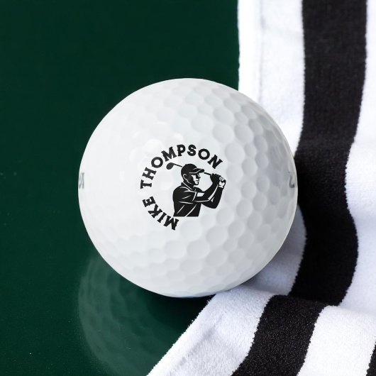 Gestileerde golfspeler met zijn naam golfballen