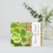 Gestileerde Hen en Chick Burlap slaan de datum op Aankondigingskaart (Staand voorkant)