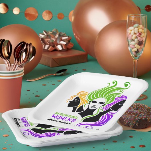 Gestileerde Kleurrijke Trio van Vrouwen IWD 2025 Papieren Bordje (Multi)