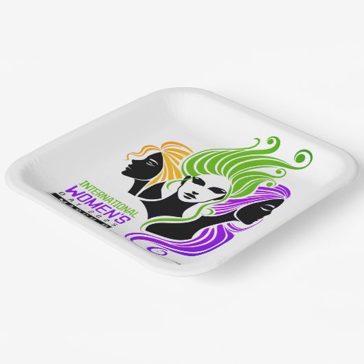 Gestileerde Kleurrijke Trio van Vrouwen IWD 2025 Papieren Bordje (Gebogen)