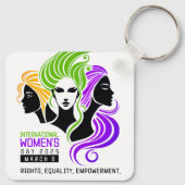 Gestileerde Kleurrijke Trio van Vrouwen IWD 2025 Sleutelhanger (Achterkant)