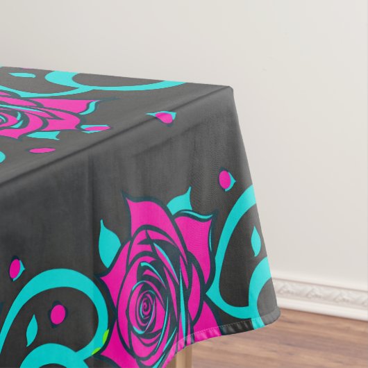 Gestileerde rozen in helder turquoise en roze tafelkleed (Voorbeeld)