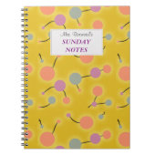 Gestippeld Universum Retro Geel met Tekst Label Notitieboek (Voorkant)