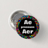 Gestippelde Ae Aer Pronouns Ronde Button 3,2 Cm (Voorkant /achterkant)