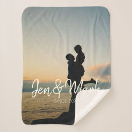 Gestolen foto. Naam en Jaar Typografie. Sherpa Deken