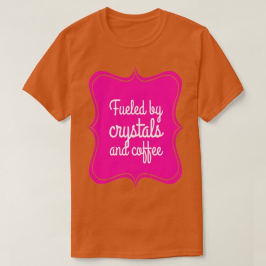GESTOOKT DOOR KRISTALLEN EN COFFEE1 T-SHIRT (Design voorkant)