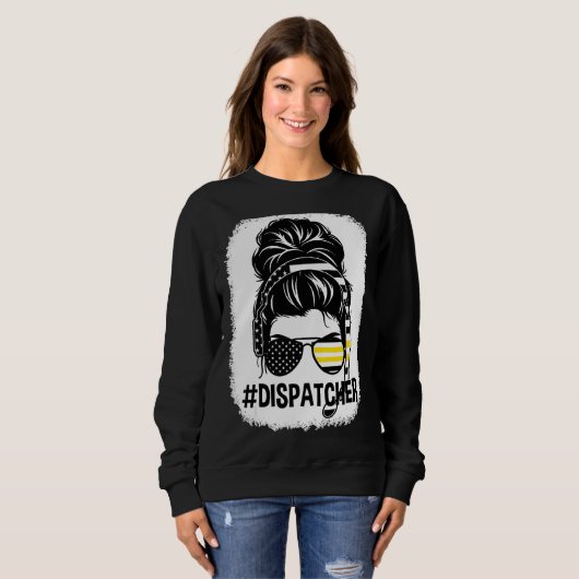 Gestrande Dispatcher Leven Moeder Messy Haar Bun M Trui (Voorkant volledig)
