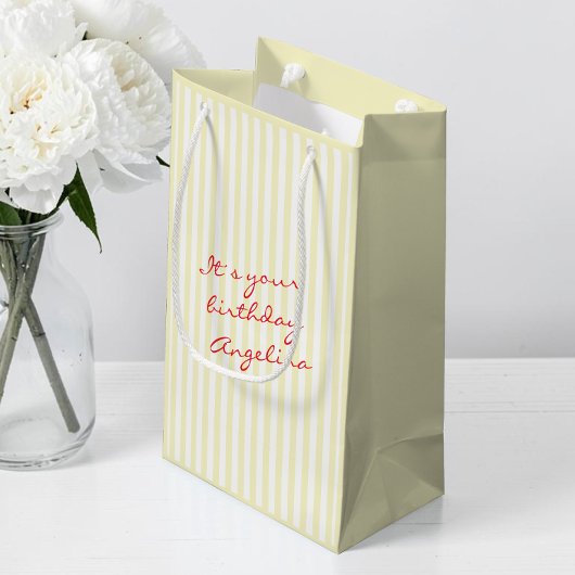 Gestreept Geel Gepersonaliseerde Script Naam Verja Medium Cadeauzakje