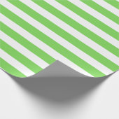 Gestreept gras groene kleur cadeaupapier (Hoek)