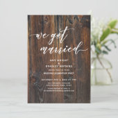 Gestreept Hout Handschrift We Zijn Getrouwd Kaart (Staand voorkant)
