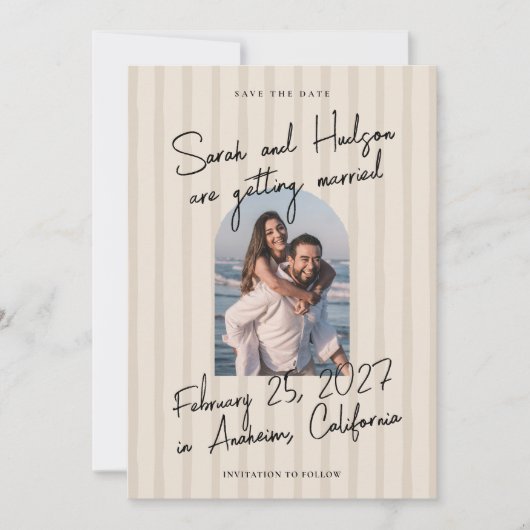 Gestreept Modern Handgeschreven Script Foto Huweli Save The Date (Voorkant)