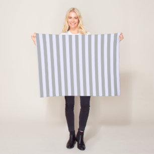 Gestreept patroon in grijs en lavendel fleece deken