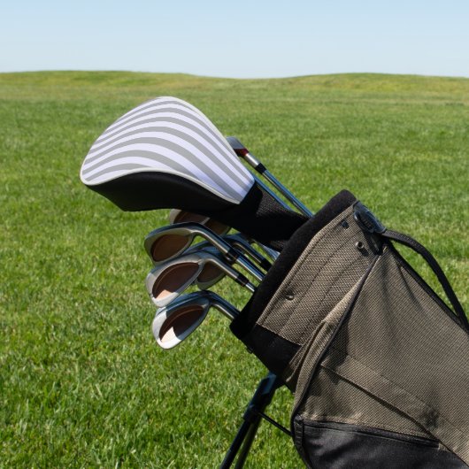 Gestreept patroon in grijs en lavendel golfheadcover (Insitu)