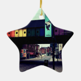 Gestreepte brug keramisch ornament