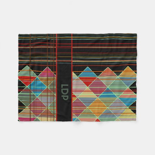 Gestreepte driehoeksvormen met Initialen op zwart Fleece Deken (Voorkant (Horizontaal))