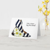Gestreepte hoge hakken met witte madeliefje verjaa kaart (Gele Bloem)