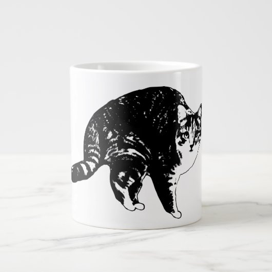 Gestreepte kat onder kerstverlichting grote koffiekop (Voorkant)