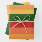 Gestreepte kleuren van herfstpapierbladen inpakpapier vel (In situ)