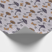 Gestreepte Lavendel Halloween Paddestoel en Vlinde Cadeaupapier (Hoek)