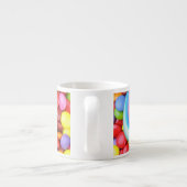 Gestreepte lipop en veelkleurige moerassen espresso kop (Achterkant)