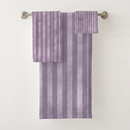 Gestreepte Paarse Mauve Bad Handdoek (Insitu)