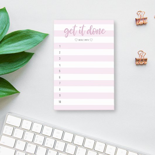 Gestreepte penseel met briefing klaar post-it® notes