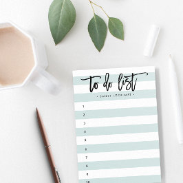 Gestreepte penseel met briefing om lijst uit te vo post-it® notes