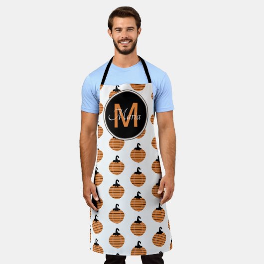 Gestreepte pompoenpatroon zwart Oranje monogram Schort (Gedragen)