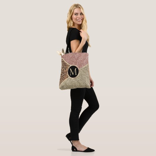 Gestreepte Roos Gold Glitter Leopard Monogram Tote Bag (Op model)