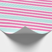 Gestreepte roze en blauw snoepriet  cadeaupapier (Hoek)