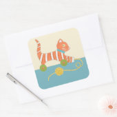 Gestreepte Speelgoed Kat met Kok van Koord Vierkante Sticker (Envelop)
