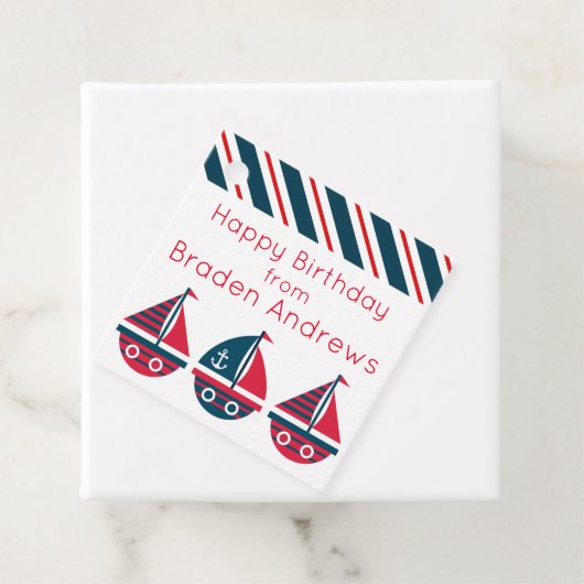 Gestreepte zeilboten met cadeautjes bedankjes labels (In situ)