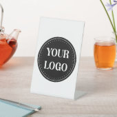 Gestroomlijnd, eigentijds, gepolijst en aanpasbaar reclamebord met voetstuk (Insitu)