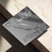 Gestroomlijnde grijze salon Essential Discount Cou Aanbevelingskaartje