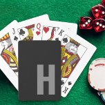 Gestroomlijnde Monogram Initiaal Minimalist Zwart  Pokerkaarten<br><div class="desc">Slanke en eenvoudige speelkaarten met uw keuze van initiaal. Dit minimalistische, mannelijke ontwerp heeft een oversized schreefloze typografie in grijs op een zwarte achtergrond. De sjabloon is ingesteld voor u om de letter te wijzigen, maar als u de kleuren ook wilt bewerken, klikt u op "verder aanpassen" of stuur me...</div>