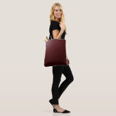 Gestructureerd donkerrood leer tote bag (Op model)