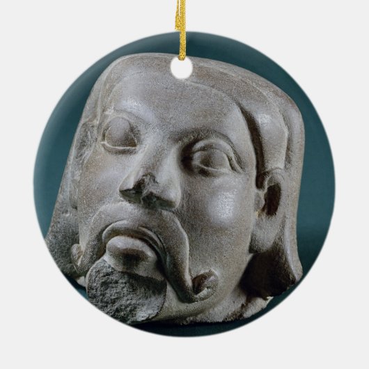 Gestuffte zandsteenkop van een buitenlander, Sarna Keramisch Ornament (Achterkant)