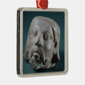 Gestuffte zandsteenkop van een buitenlander, Sarna Metalen Ornament (Rechts)