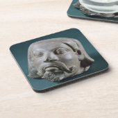 Gestuffte zandsteenkop van een buitenlander, Sarna Onderzetter (Linkerzijde)