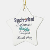 Gesynchroniseerde zwemmers keramisch ornament (Links)