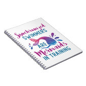 Gesynchroniseerde zwemmers zijn Mermaids in opleid Notitieboek (Rechterzijde)