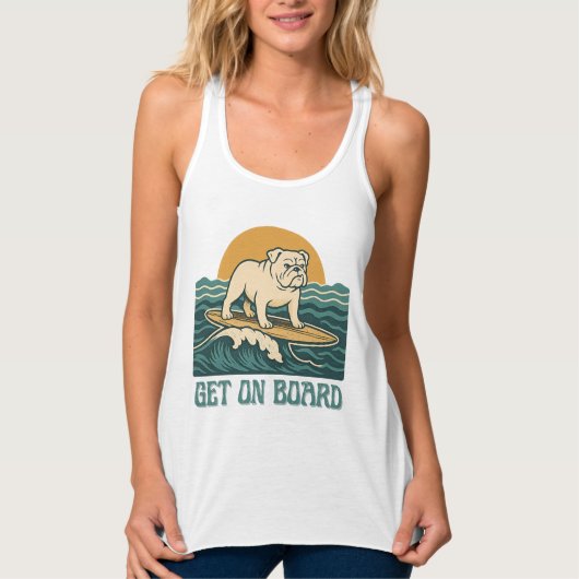 Get On Board Surfer Dog Retro Art -Bulldog Surfing Tanktop (Voorkant)